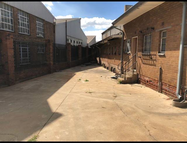 2,200M² WAREHOUSE FOR SALE IN DELVILLE